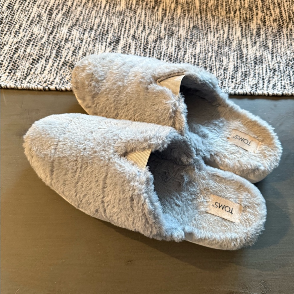 Toms Soft Gray Fuzzy Slippers